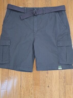 MUTUAL WEAVE BRAND MEN'S BIG AND TALL DARK GRAY CARGO SHORTS SIZE 42 BIG